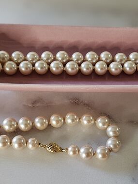 Classic Quality and Style FAUX Pearl Necklace (Glass) w/Gold Colored Clasp 29"